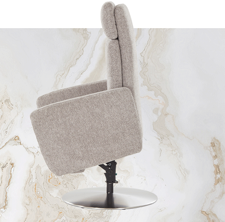 Animation von beigem Relaxsessel mit Kippfunktion, ausgefahrener Fußstütze und nach vorn gekippter Sitzfläche