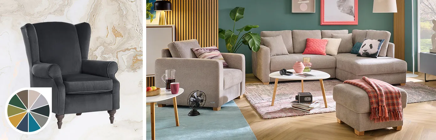 Collage aus 2 Bildern. Bild 1: Grauer Ohrensessel mit Farbkreis der möglichen Bezüge. Bild 2: Wohnzimmer mit Sessel, Eckcouch und Hocker in Beige