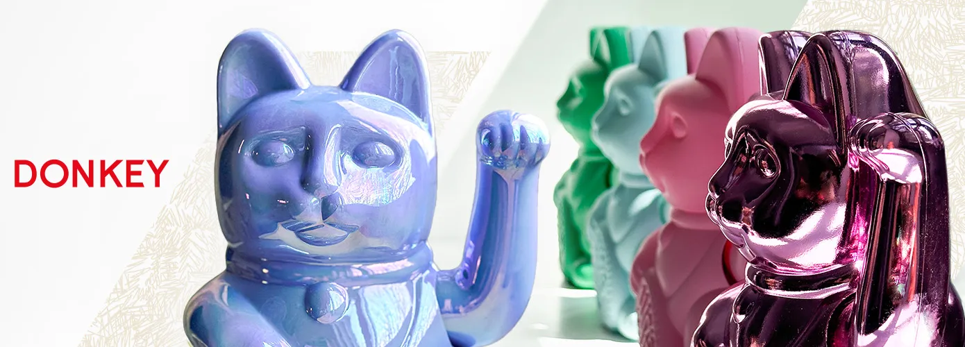Donkey. Glänzende hellblaue, matte grüne, matte mintgrüne, matte rosa und metallic-glänzende rosa Winkekatze