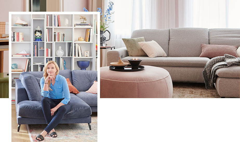 Collage aus 2 Bildern. Kleines Bild: Designerin Jette Joop sitzt auf einer blauen Couch. Großes Bild: Grau Eckcoucht und roséfarbener runder Sitzpouf mit schwarzem Tablett