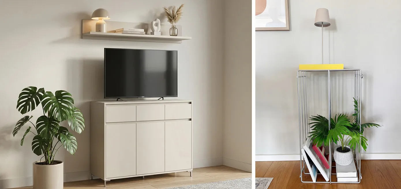 Beige Kommode mit Schubfächern und Türen ohne Griffe mit TV darauf, darüber Wandregal mit Akku-Tischleuchte und Deko, Gitter-Schuhregal als Beistelltisch in Hochkant mit Leuchte und Platz für Bücher