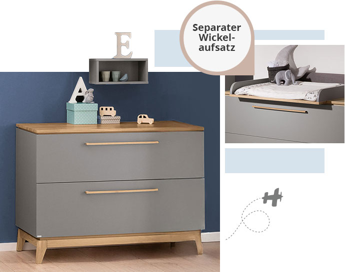 Collage aus 2 Bildern. Bild 1: Kommode in Schiefergrau und Eiche , Wandboard in Schiefergrau mit Deko-Buchstaben A und E und weiterer Deko. Bild 2 Wickelaufsatz auf Wickelkommode in Schiefergrau und Eiche, Textilien und Spielzeug sowie Hinweis Separater Wickelaufsatz
