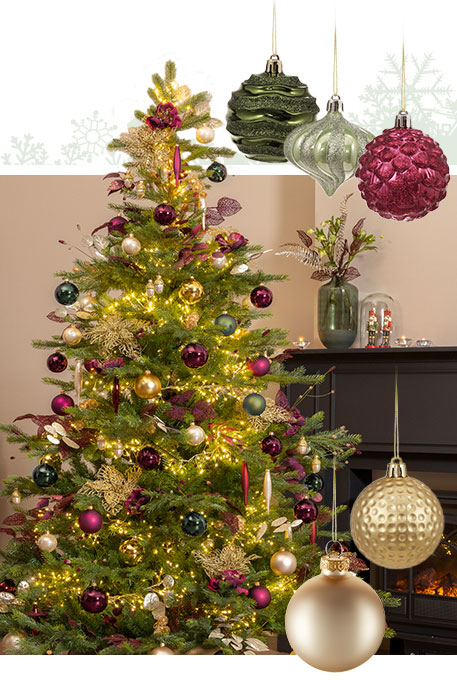 Weihnachtsbaum mit Kugeln in Gold, Grün, Mint und Pink