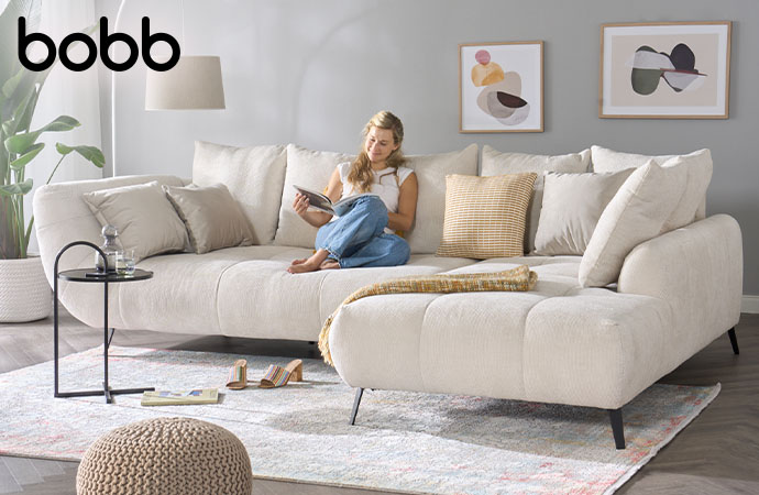Weißes Ecksofa der Marke bobb