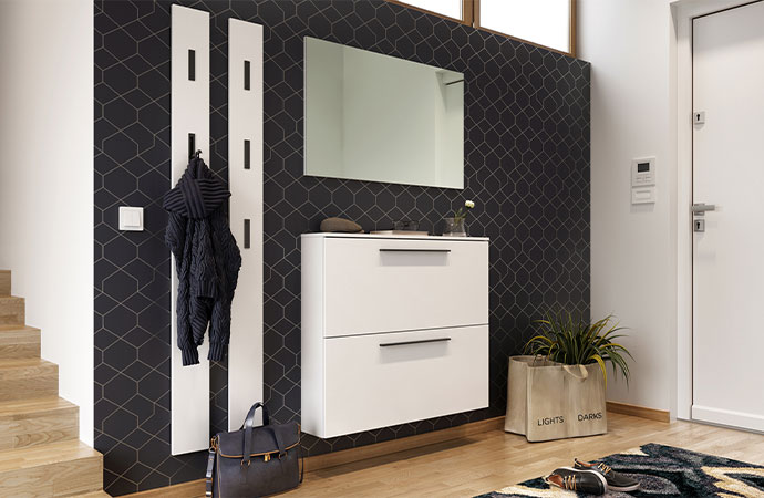 Extra-flache, weiße Flurmöbel 