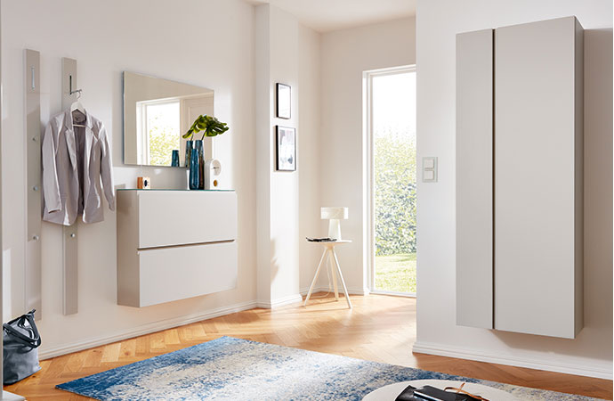 minimalistische Flurmöbelserie mit grifflosen Fronten