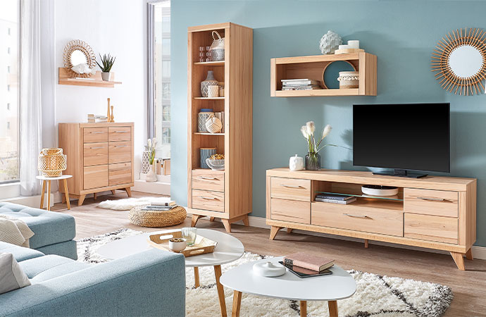 Möbel mit Skandi-Look in hellem Holz-Dekor