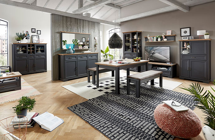 Möbel mit Kassettenfronten im Landhausstil in Graphitgrau