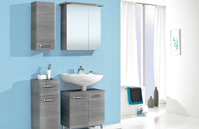 Badmöbelserie in grauer Holzoptik