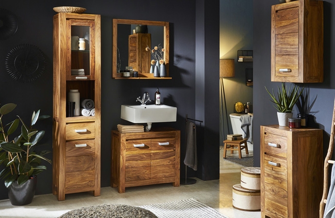 Badmöbel in markant gemaserter, dunkler Holzoptik