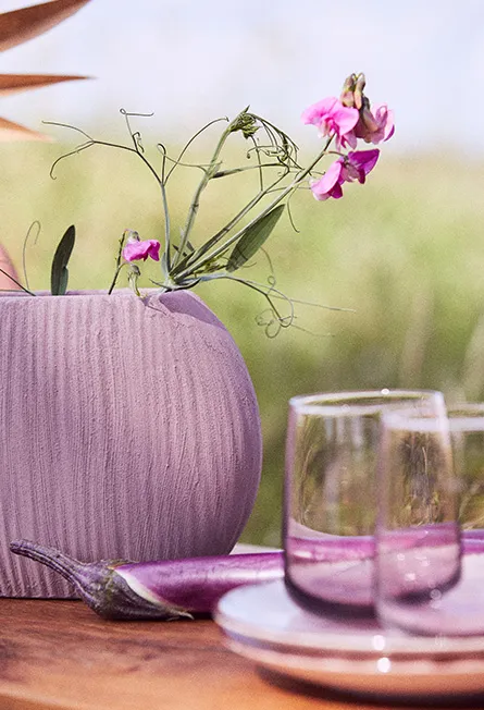 Lilane Vase mit pinken Blumen