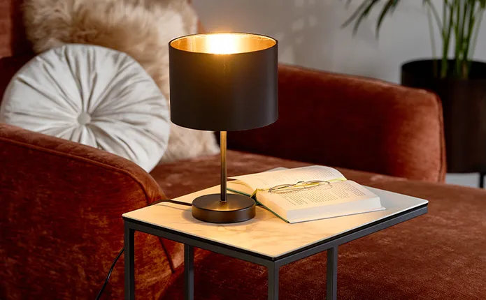 Schwarze Tischlampe