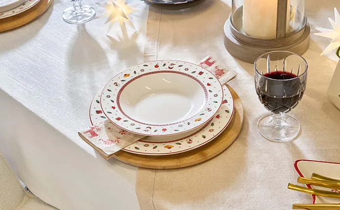 Teller mit Weihnachtsmotiven