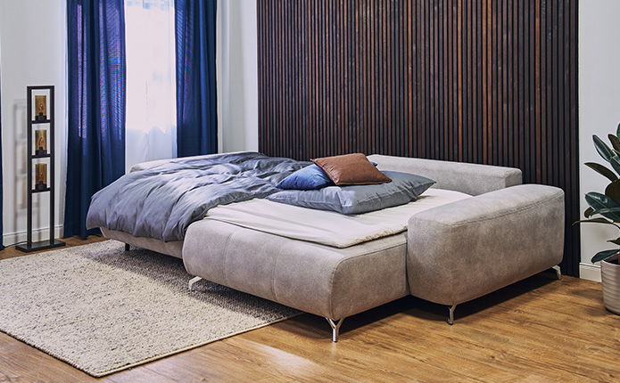 Ecksofa ausgezogen zu einem Schlafsofa