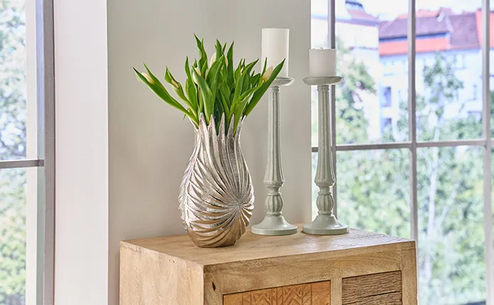 Detailansicht Muschelvase und Kerzenständer