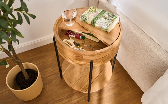 Runder Beistelltisch mit drehbarer Platte für kleine Sachen verstauen