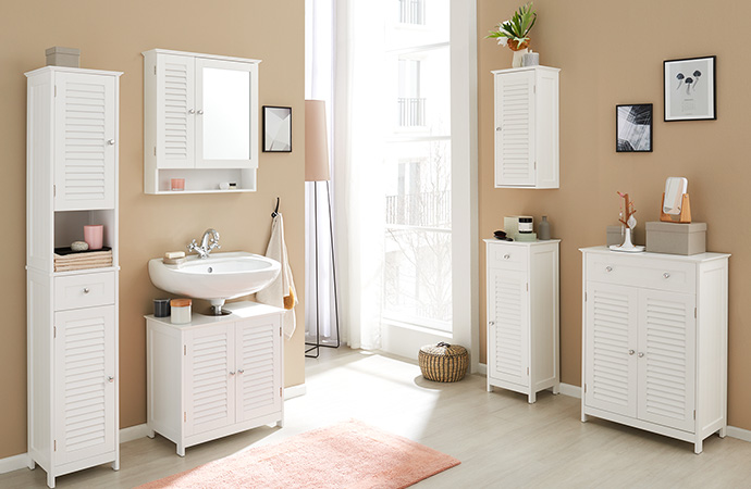 Badmöbel im Landhausdesign mit Lamellenfronten, Weiß