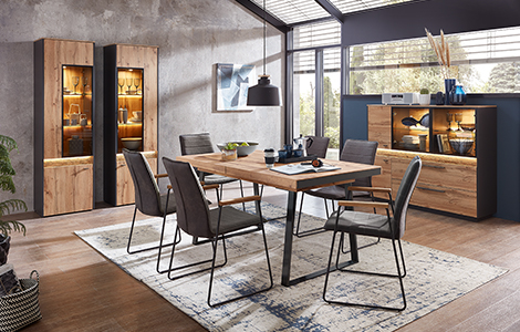 Moderne Esszimmermöbel in Holzoptik und Anthrazit