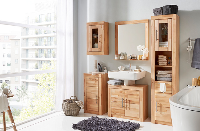 Badmöbel in hellem Holzdekor