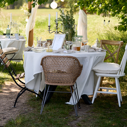 Günstige und moderne Hochzeitsdeko im Outdoorbereich
