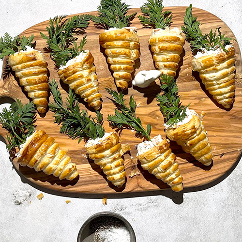 Blätterteigkarotten mit Karotten-Kräuterquark