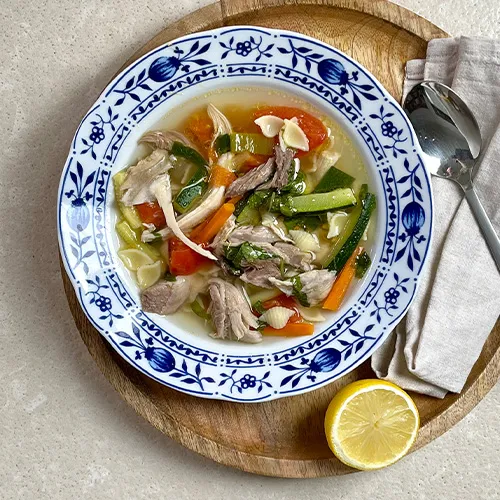 Klassische Hühnersuppe mit italienischem Twist
