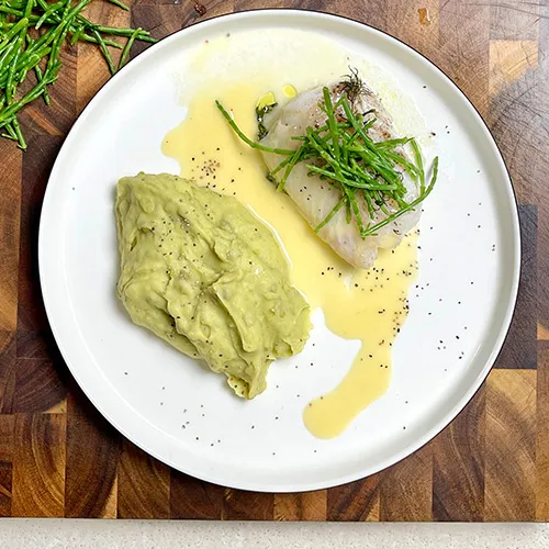 Kabeljaufilet mit Beurre Blanc & Erbsen-Kartoffel-Püree