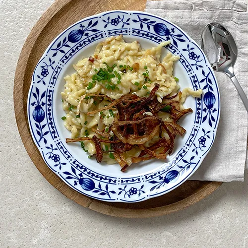 Käsespätzle mit geschmolzenen & gerösteten Zwiebeln