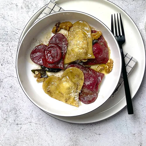 Herz-Ravioli mit Salbei-Nussbutter & Walnüssen