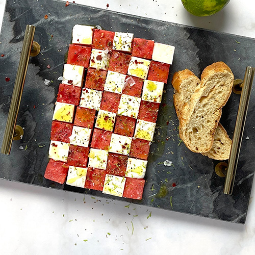 Wassermelonen-Feta-Salat im Schachbrettmuster