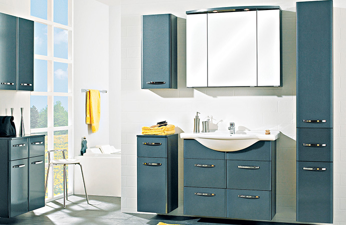 Klassische Badmöbel in Grau-Blau