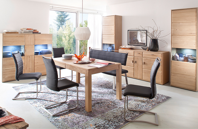 Zeitlose Holzmöbel für den Essbereich