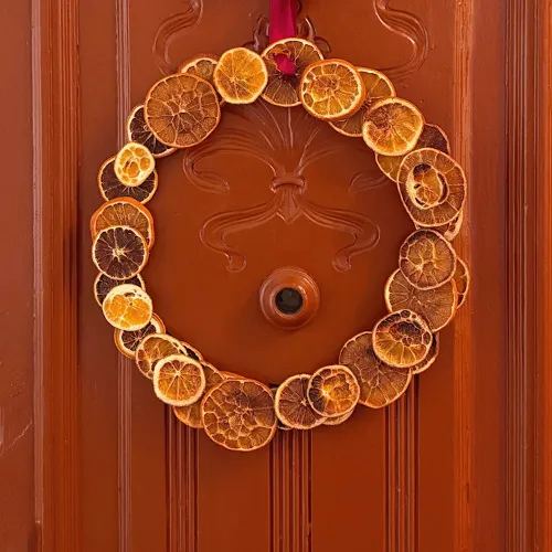 Kränze und Türschmuck