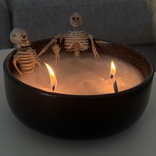 Skelett-Badewannen-Kerze