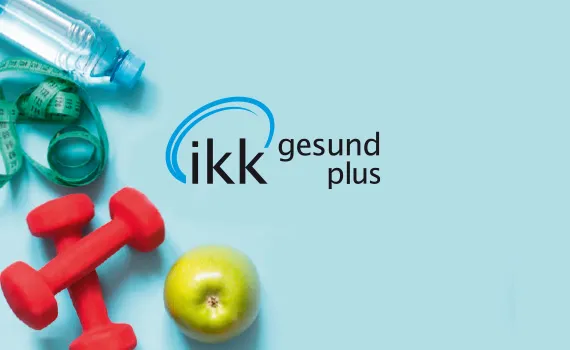 Collage mit Wasserflasche, Maßband, Hanteln, Apfel und dem Logo der IKK gesund plus.