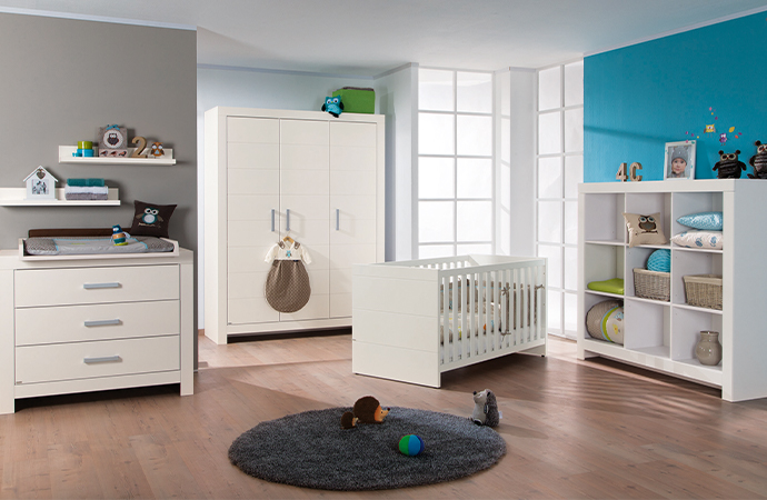 Modernes Babyzimmer in Weiß