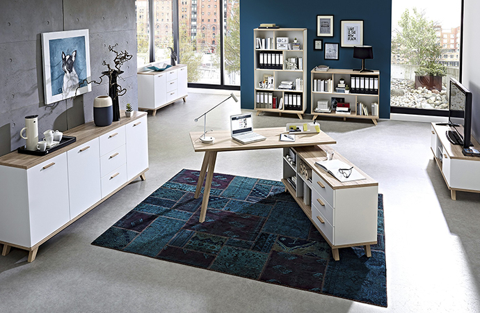 Büroserie in Weiß mit Holzakzenten im Skandi Look 