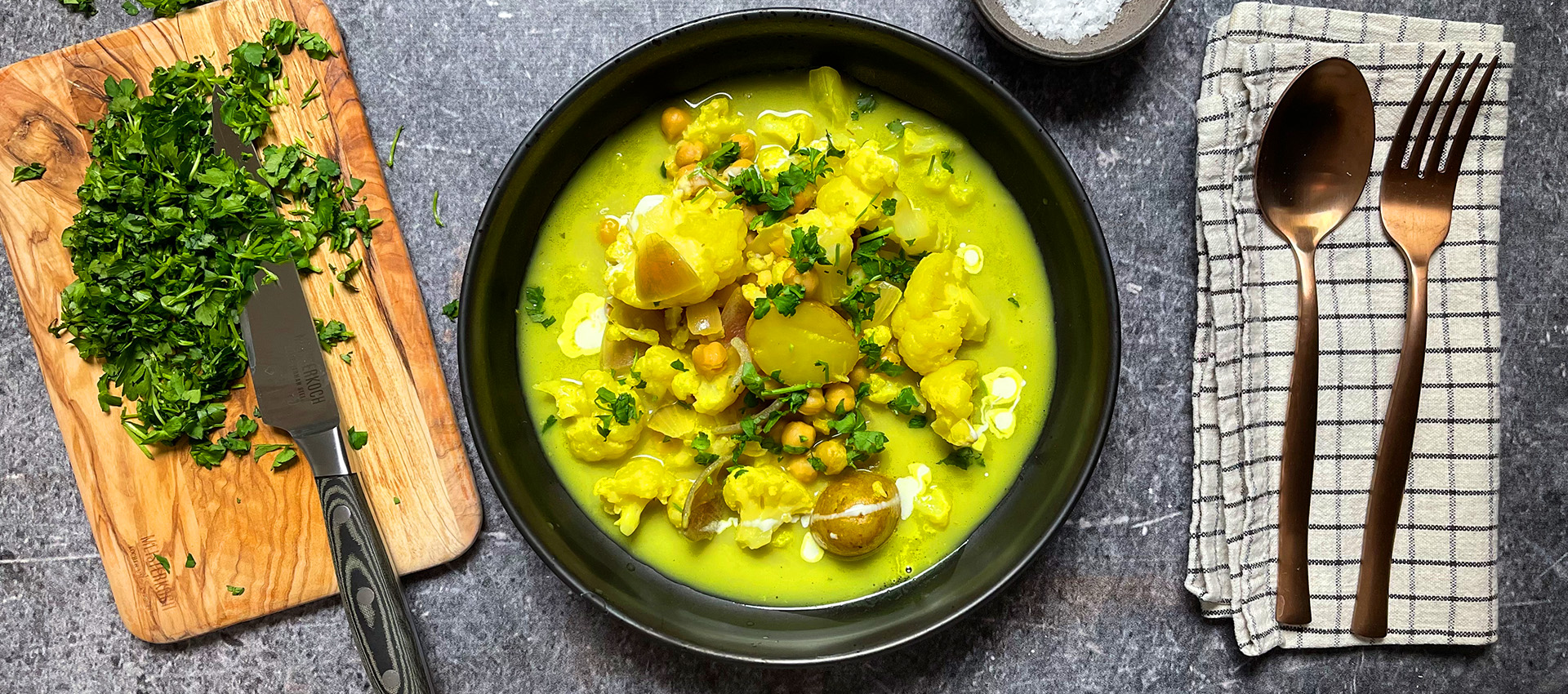 Blumenkohlsuppe mit Kichererbsen und Kurkuma