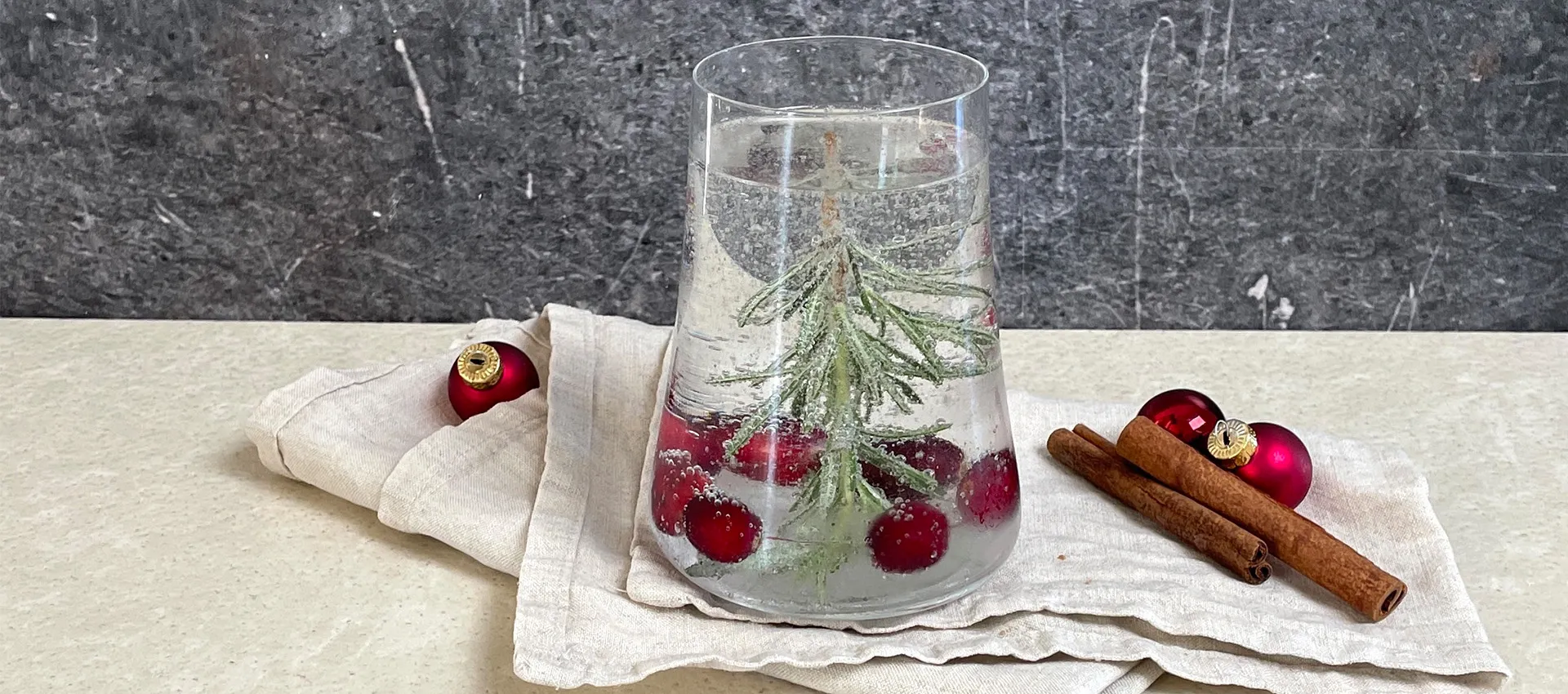 Gin Tonic Schneekugel