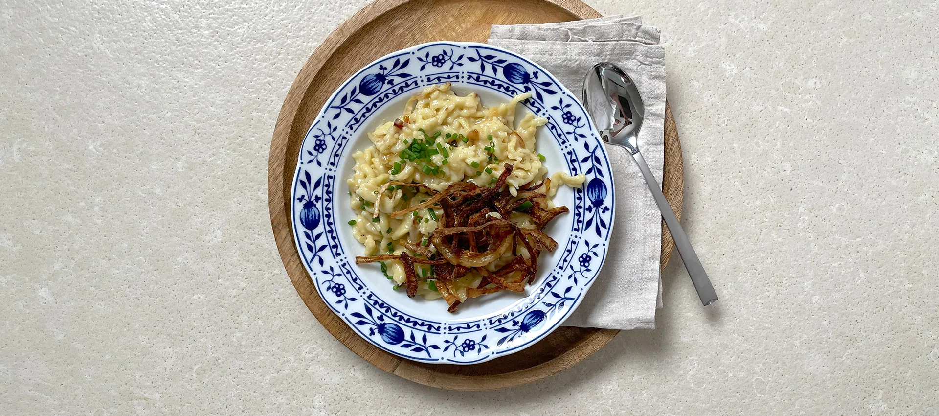 Käsespätzle mit geschmolzenen & gerösteten Zwiebeln