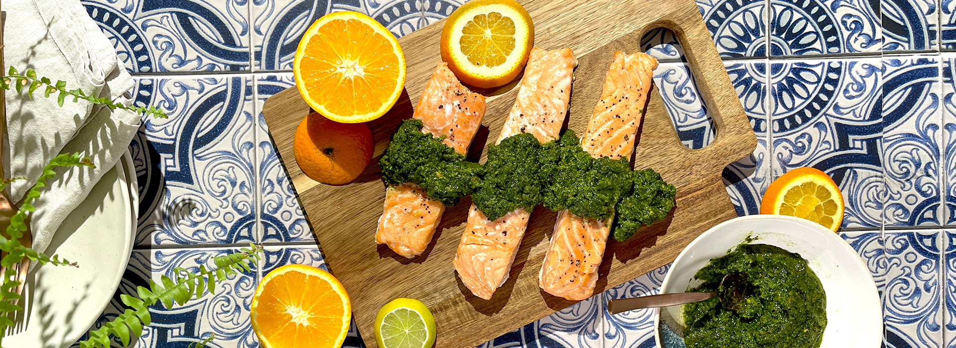 Orangen-Lachs vom Grill mit Chimichurri