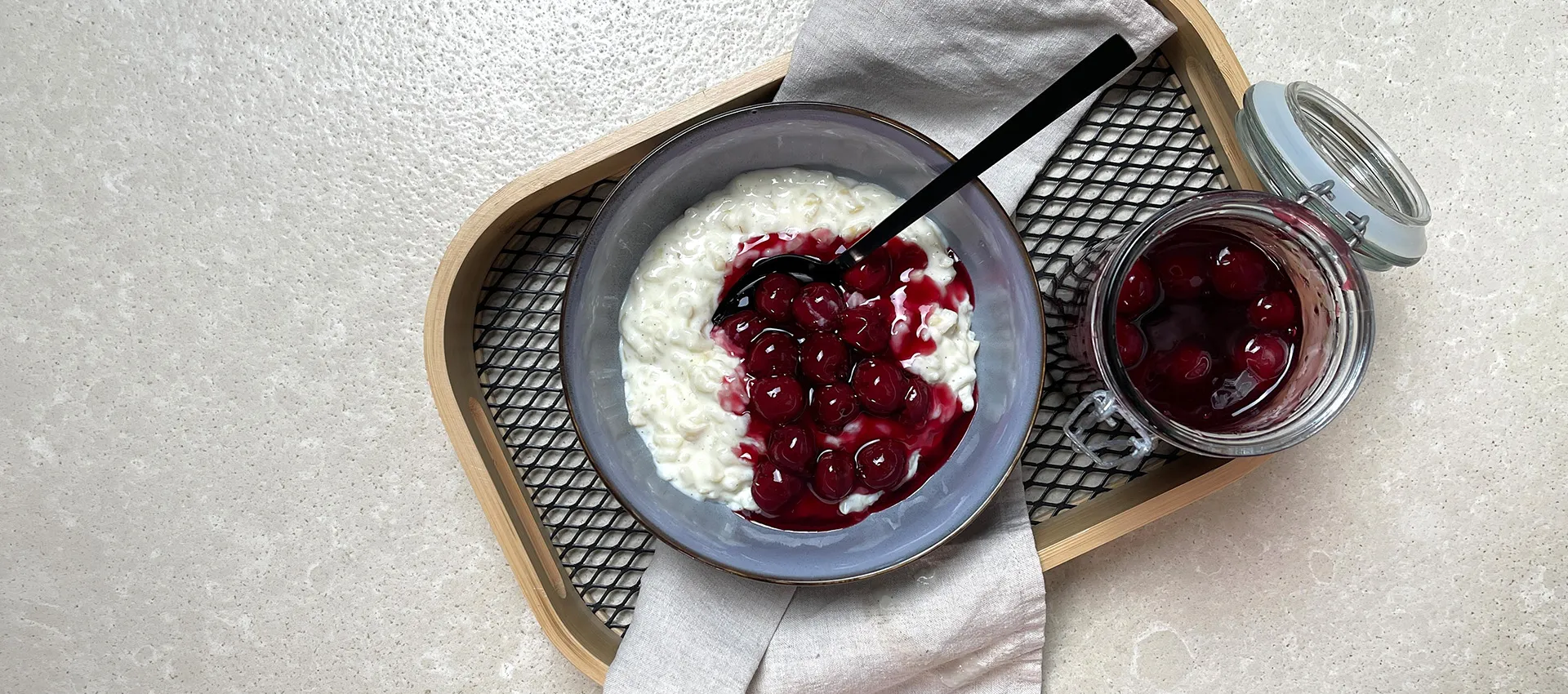 Dänischer Milchreis mit Sauerkirschen & Mandeln