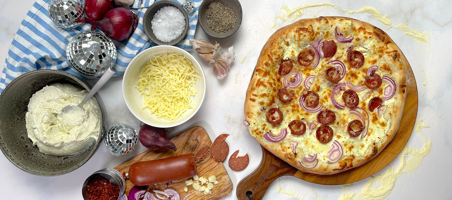 Pizza bianca con Sucuk