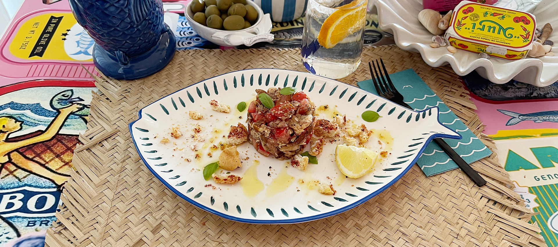 Tatar aus Sardinen und Tomaten
