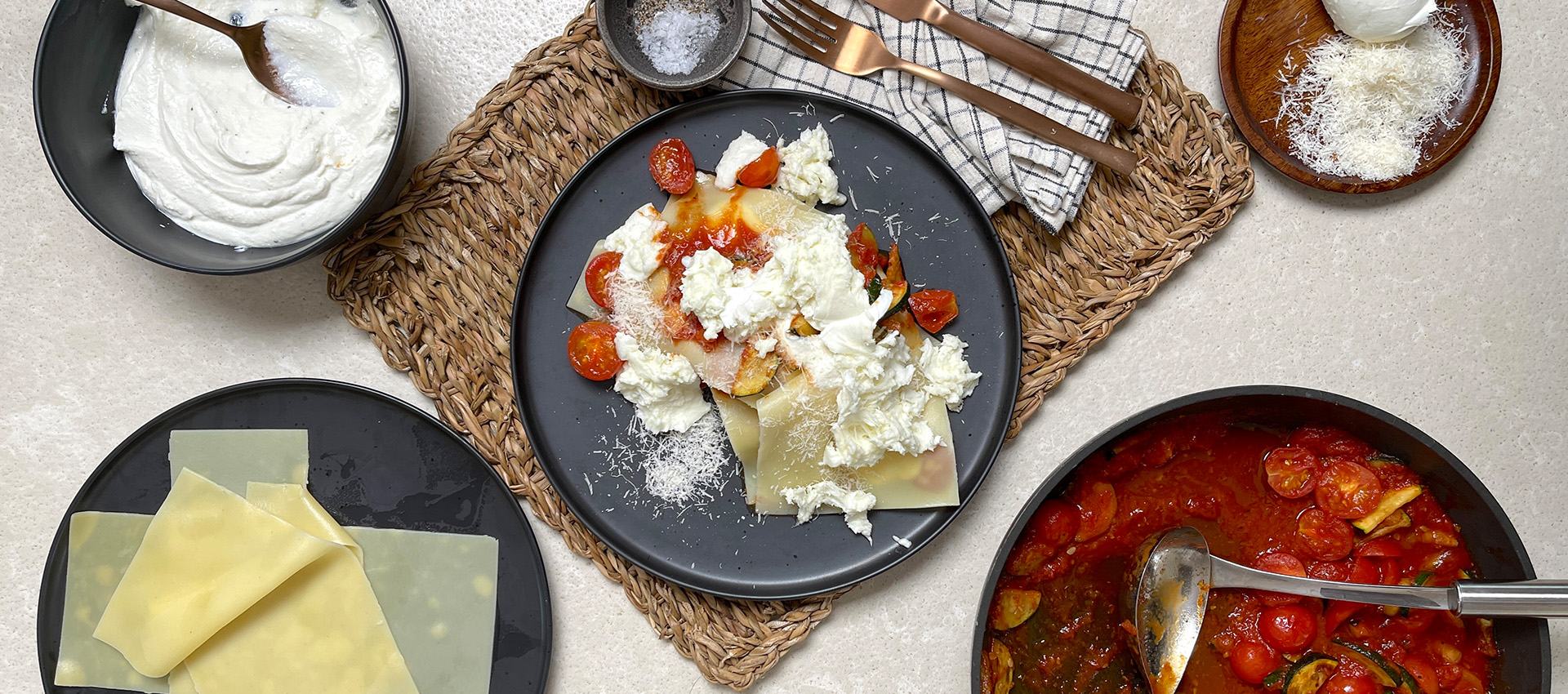 Sommerlasagne mit Hüttenkäse-Sauce