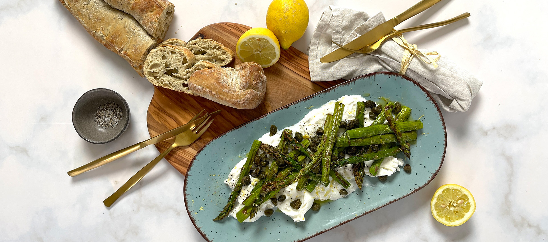Gerösteter Spargel mit Zitrone und Burrata