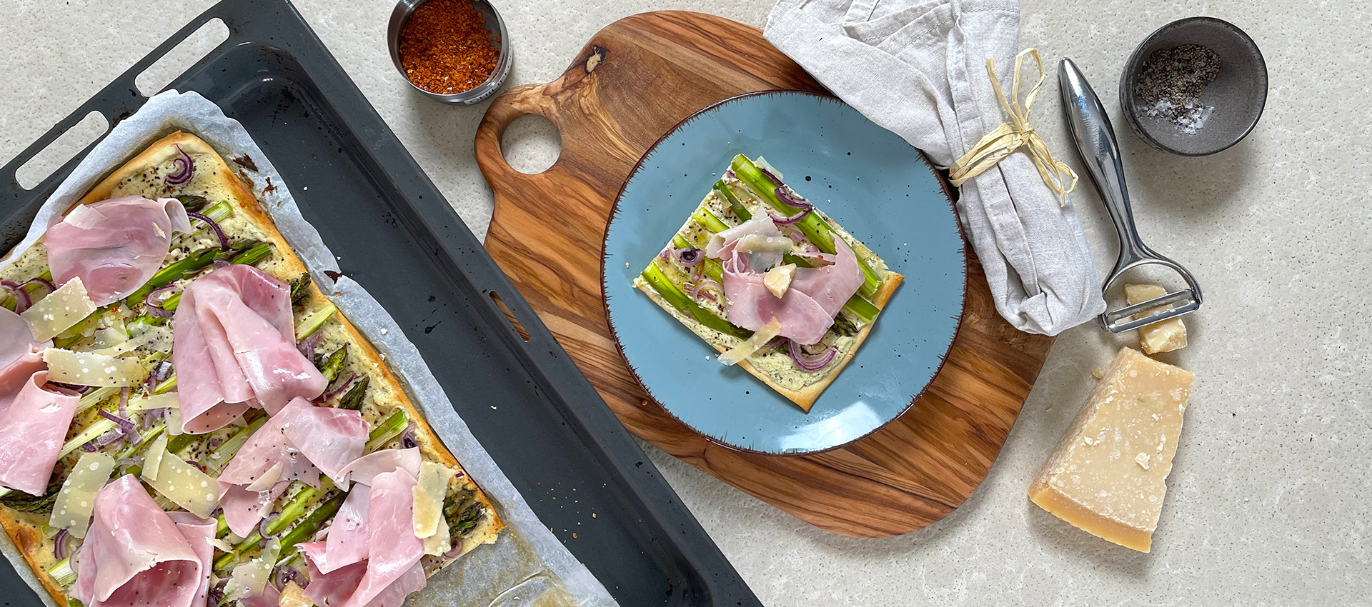 Schneller Flammkuchen mit Spargel & Kochschinken