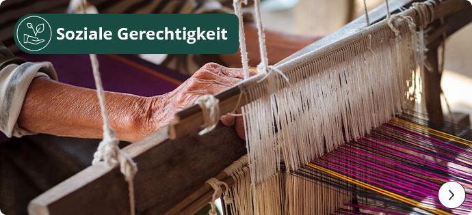 Soziale Gerechtigkeit. Hand an Webstuhl