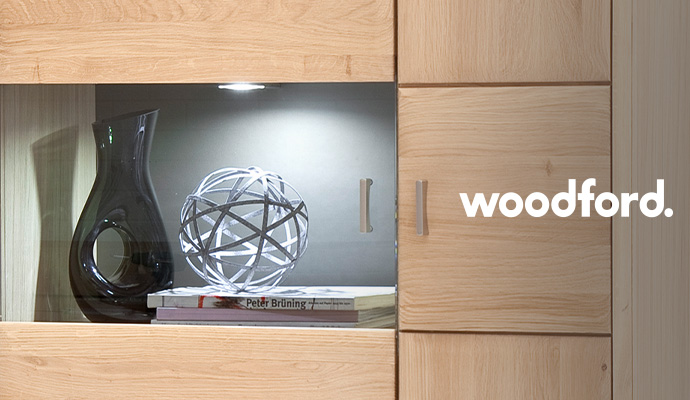 woodford, Nahaufnahme Front und beleuchtetes Vitrinenfach