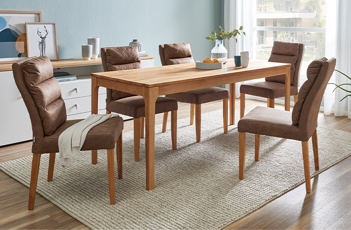 Esszimmertisch aus Massivholz 